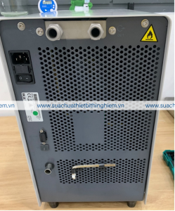 Hình ảnh mặt sau máy - Vị trí các cổng kết nối và tem thông số