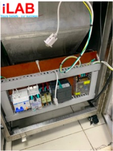 Hình ảnh thiết bị bị tràn nước, gây ảnh hưởng đến hệ thống điện và điều khiển